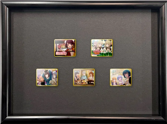 5つのピンバッジが並んでいる